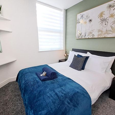 Bright 3 Bed Apartment With Terrace, Free Parking On Premises Watford (Hertfordshire) Exterior foto