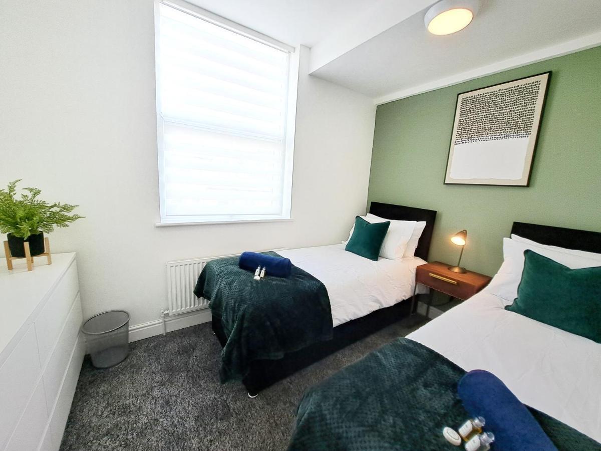 Bright 3 Bed Apartment With Terrace, Free Parking On Premises Watford (Hertfordshire) Exterior foto