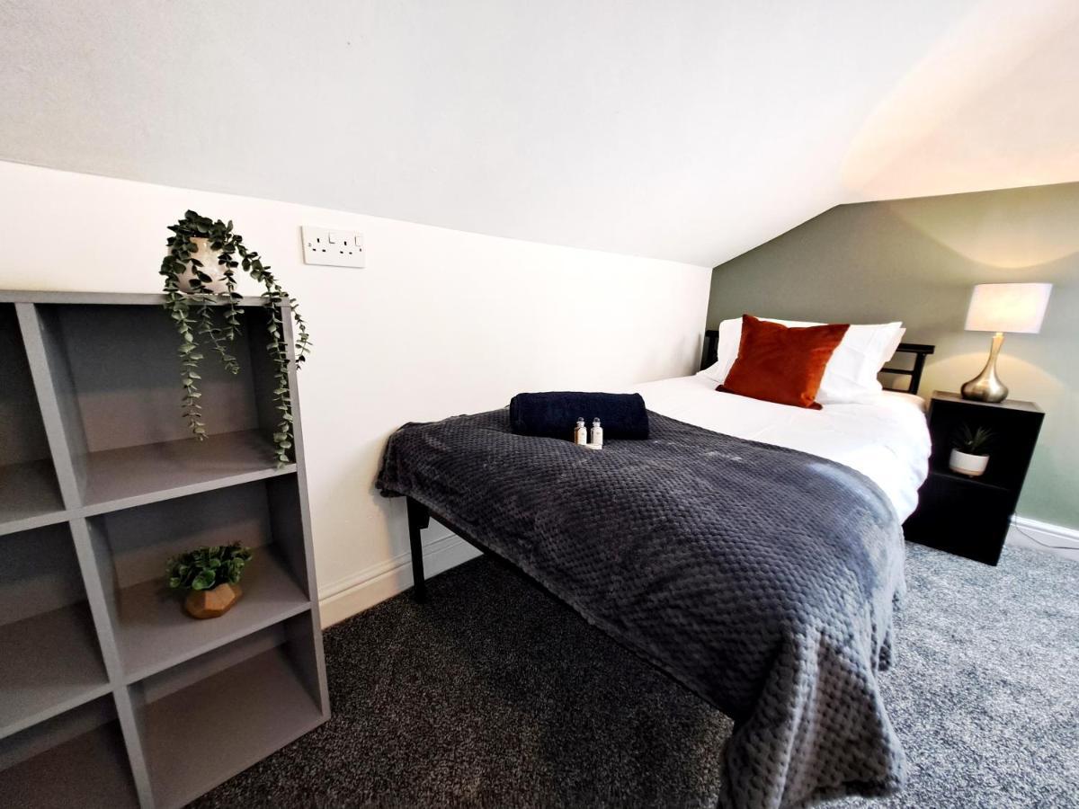 Bright 3 Bed Apartment With Terrace, Free Parking On Premises Watford (Hertfordshire) Exterior foto