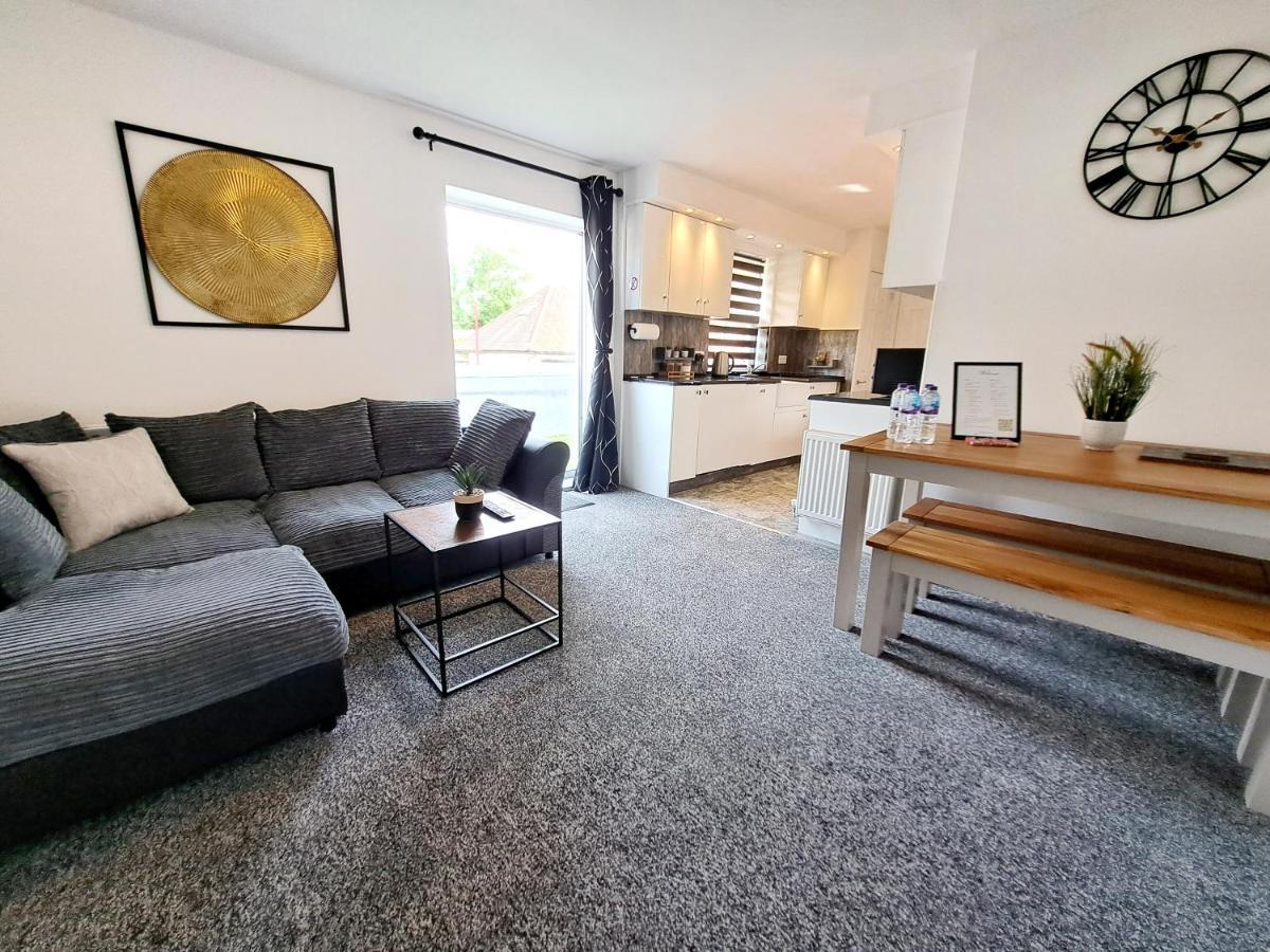 Bright 3 Bed Apartment With Terrace, Free Parking On Premises Watford (Hertfordshire) Exterior foto
